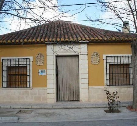 Los Ferroviarios Estacion de Chinchilla Bagian luar foto