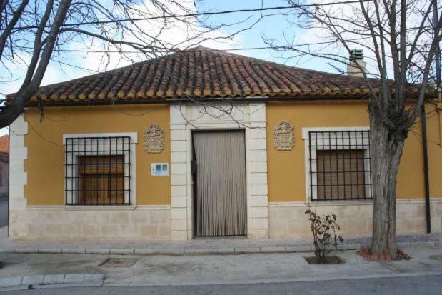 Los Ferroviarios Estacion de Chinchilla Bagian luar foto