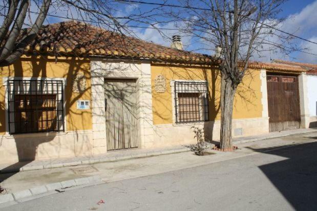 Los Ferroviarios Estacion de Chinchilla Bagian luar foto
